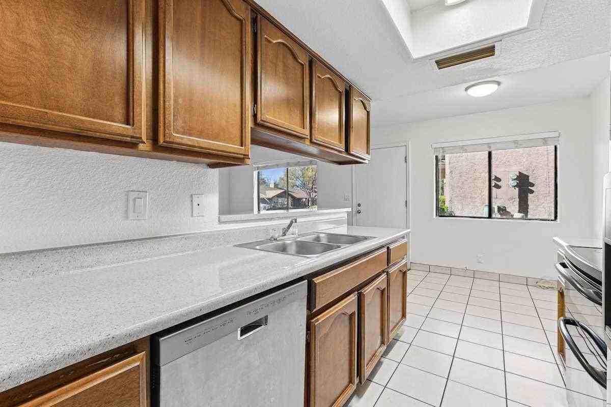 890 N Poppy St - Photo 3 of 25