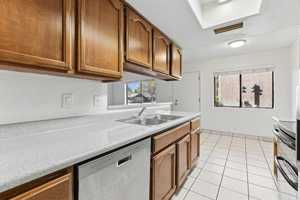 featured image of 890 N Poppy St