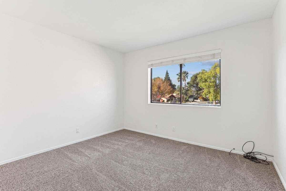 890 N Poppy St - Photo 2 of 25