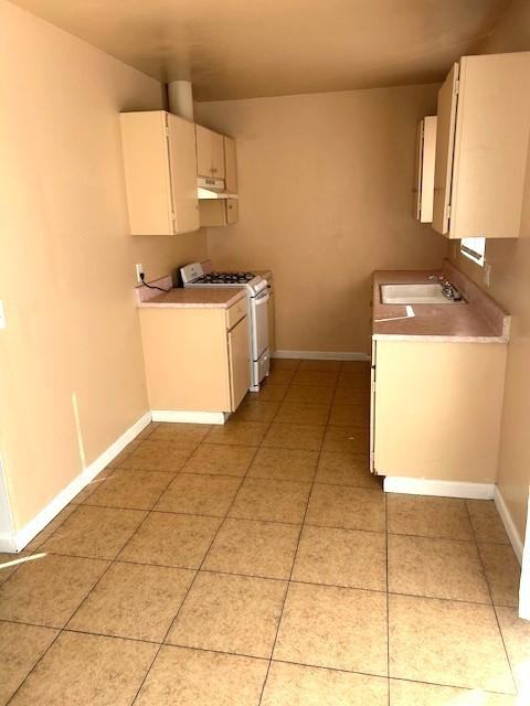 210 N Santa Fe St - Photo 4 of 7