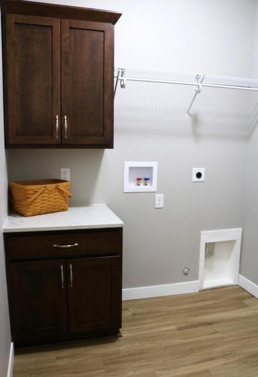 806 Parkside Ln - Photo 3 of 27