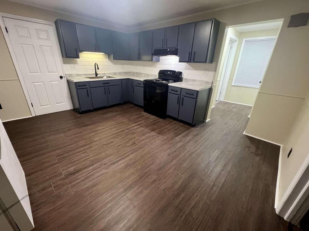 231 S Main St - Photo 2 of 16