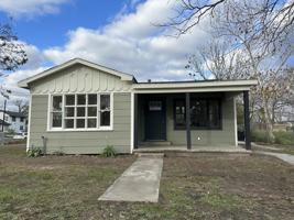 featured image of 804 E Water St