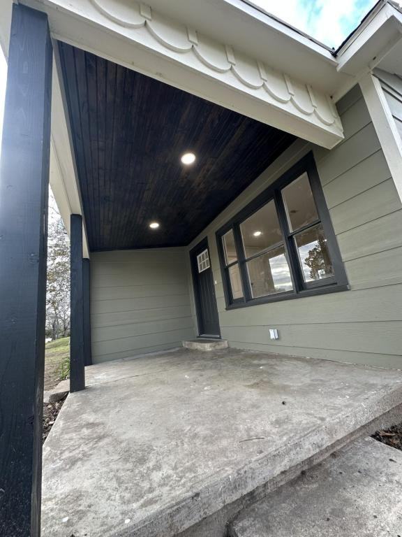 804 E Water St - Photo 6 of 24