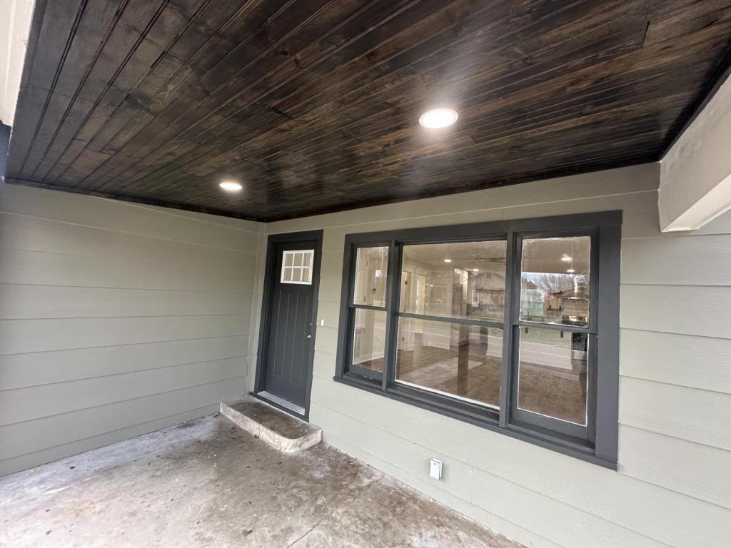 804 E Water St - Photo 7 of 24
