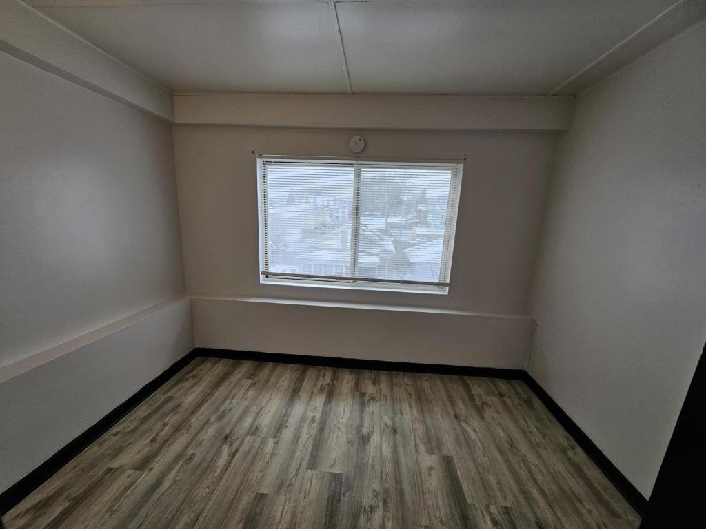 947 Maple Ave - Photo 3 of 8