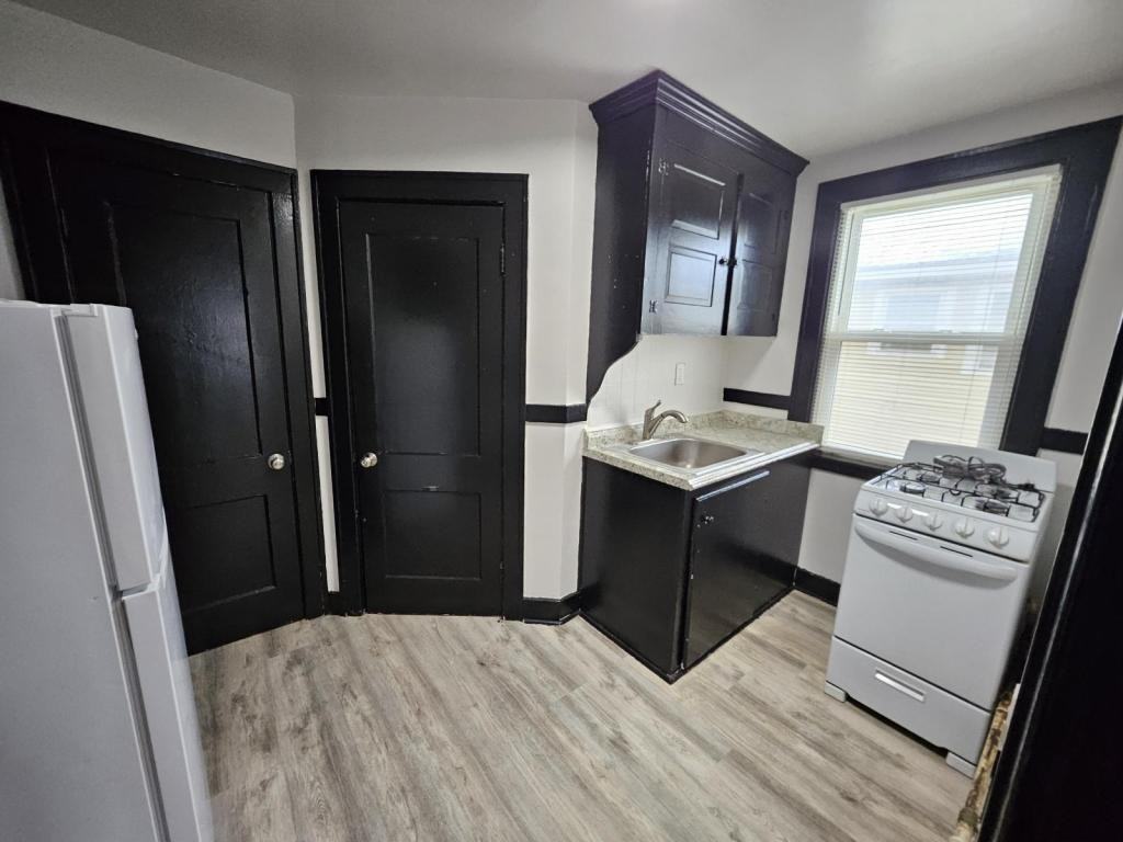 947 Maple Ave - Photo 5 of 8