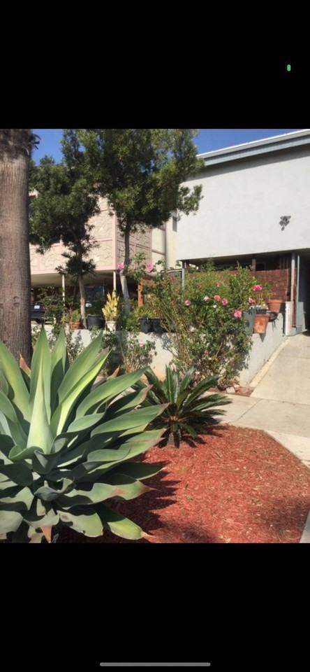 827 Ninth St - Photo 2 of 6