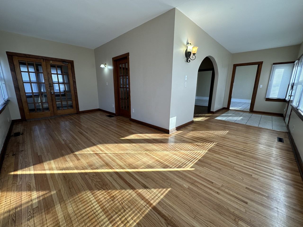 975 N Church St - Photo 3 of 17