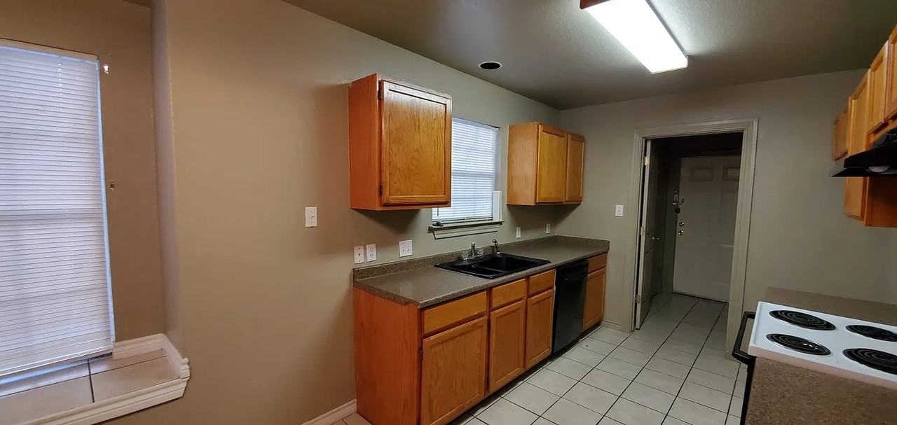 1407 Bailey Ave - Photo 2 of 13