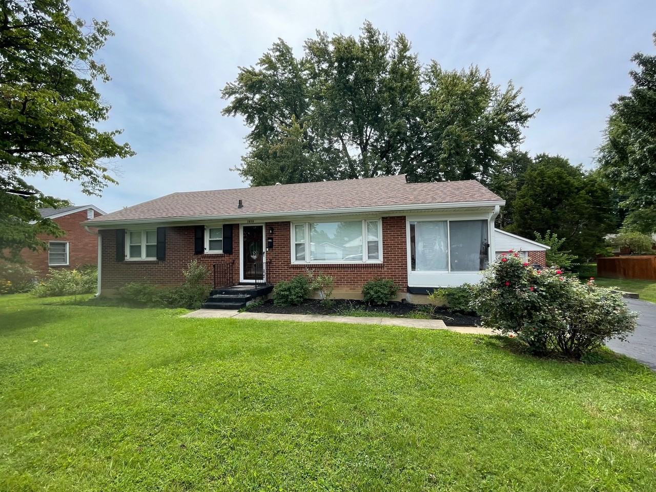 2809 Sharon Way - Photo 2 of 5