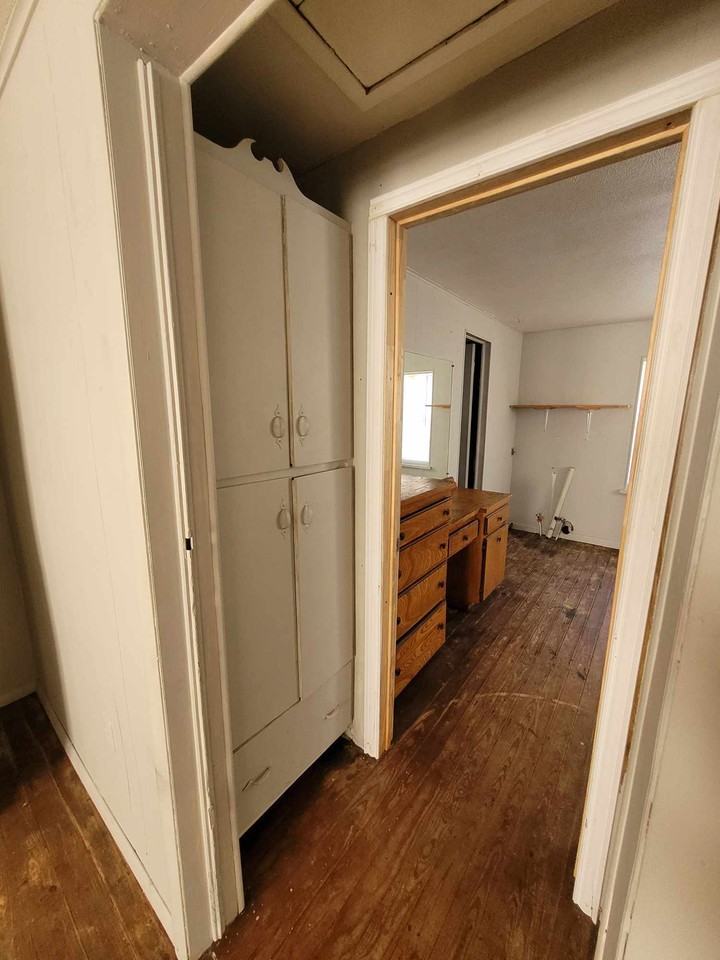 205 W Cheyenne St - Photo 2 of 8