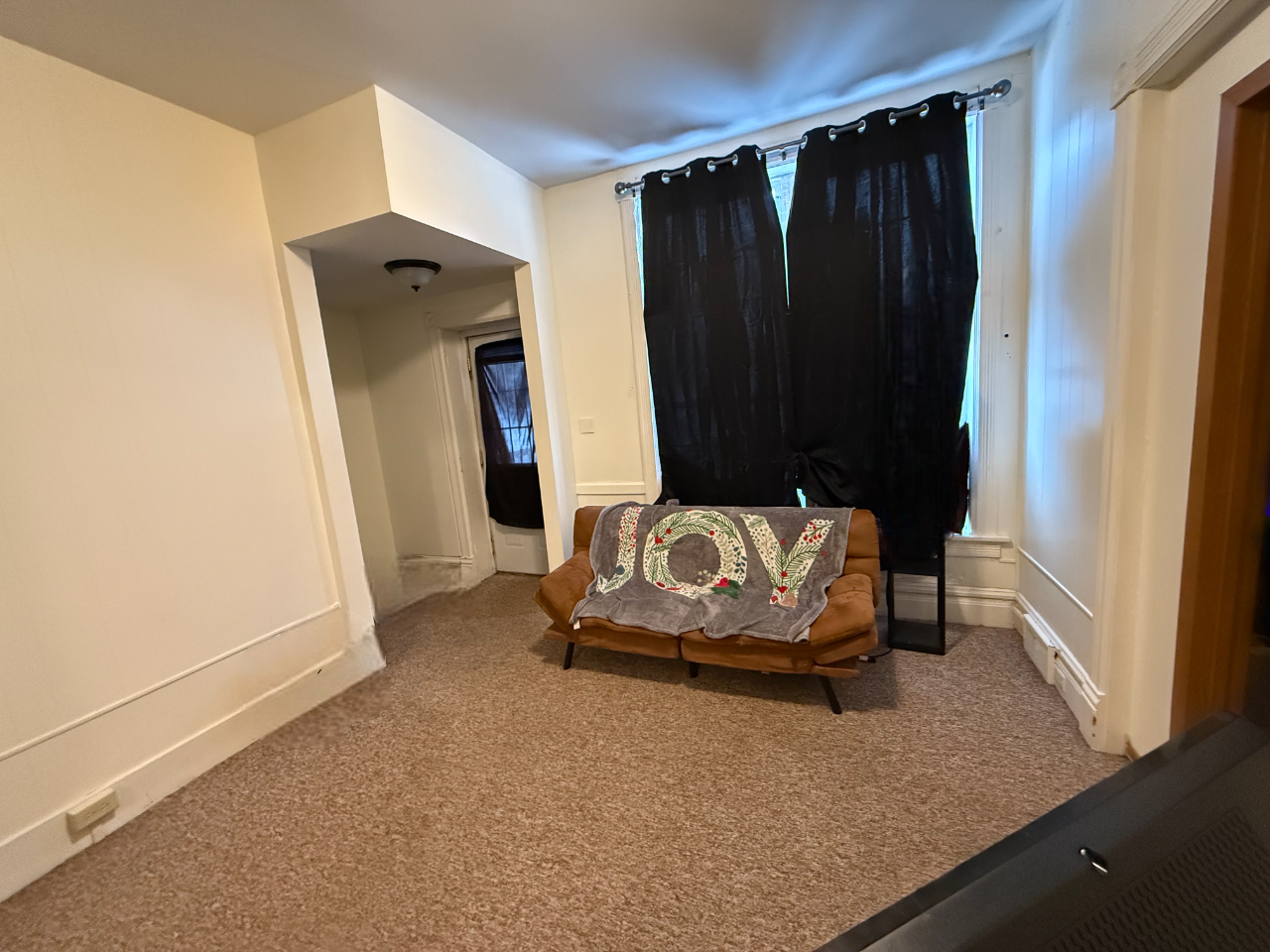 321 Earl St - Photo 5 of 15