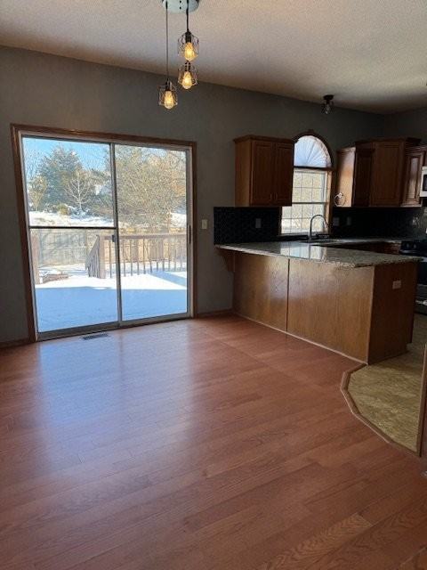 512 N Ridgehurst St - Photo 3 of 17