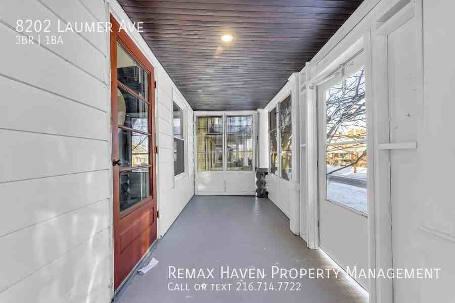 8202 Laumer Ave - Photo 3 of 26