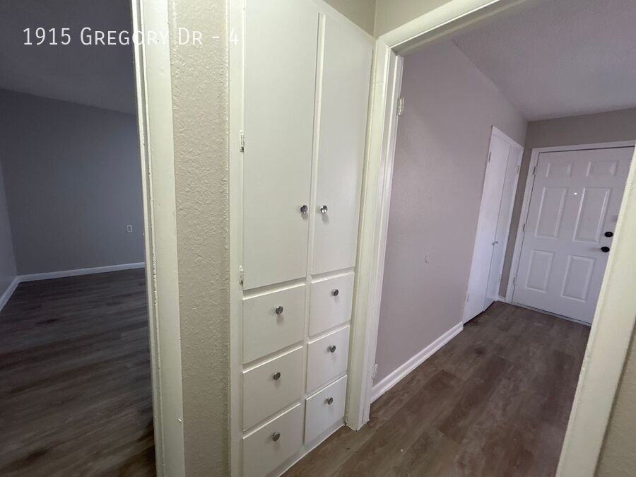 1915 Gregory Drive #4 - Photo 4 of 11