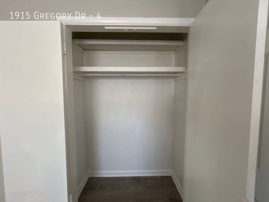 1915 Gregory Drive #4 - Photo 5 of 11