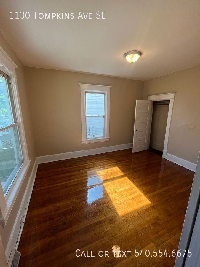 1130 Tompkins Ave Se - Photo 3 of 11