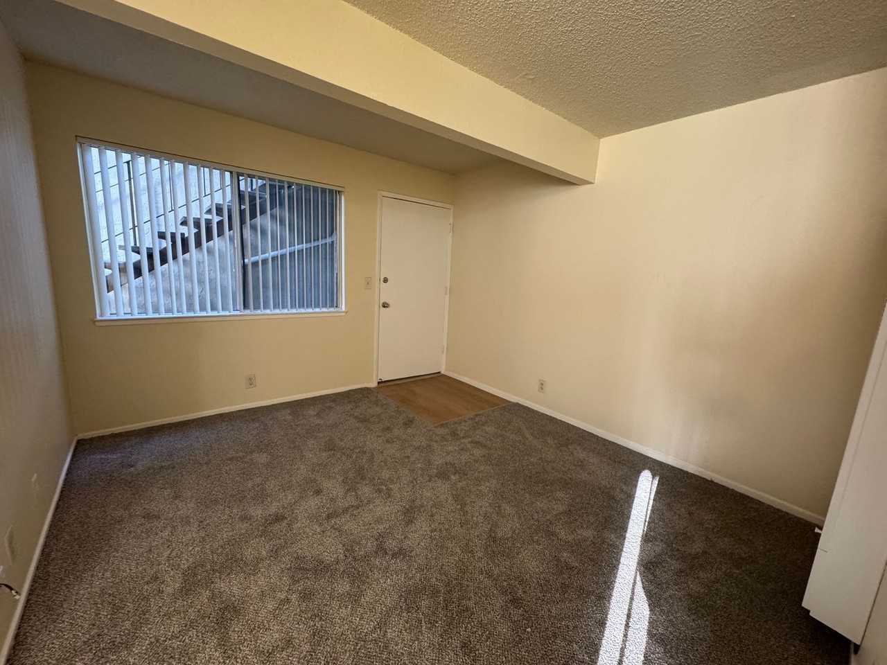 925 N Bayshore Rd W #6 - Photo 4 of 16