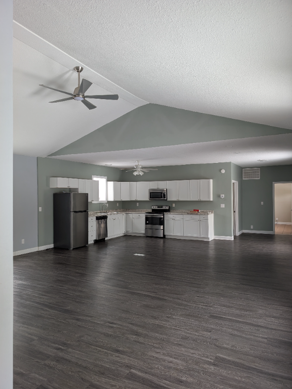 420 Vine St - Photo 2 of 11