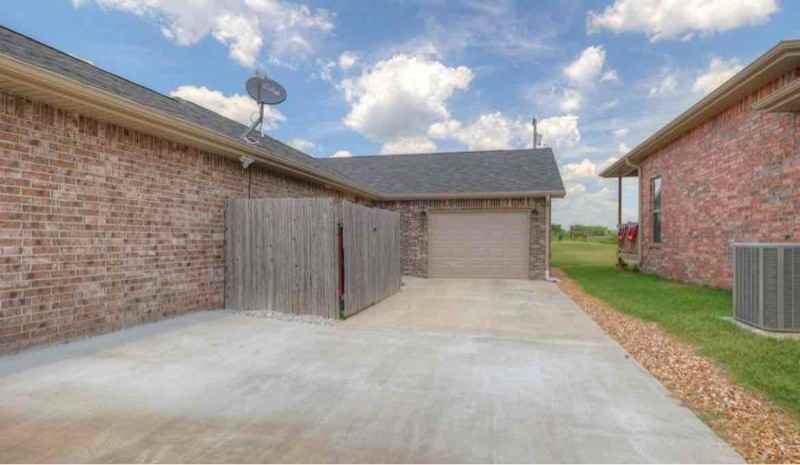 1253 Matthew Cir - Photo 3 of 20
