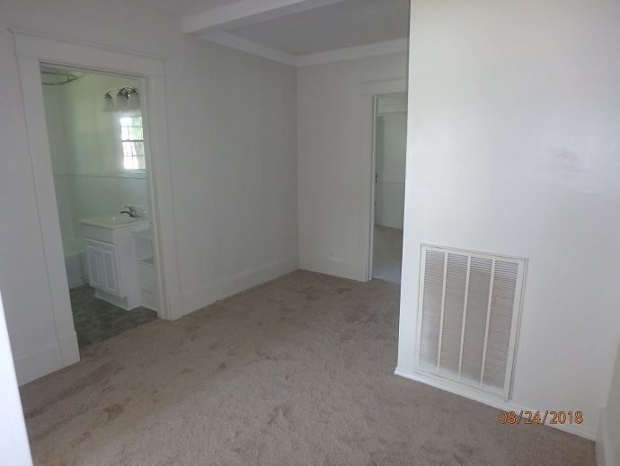 2230 Dickinson Ave - Photo 5 of 12