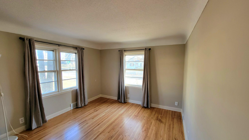 7701 Division St - Photo 2 of 13