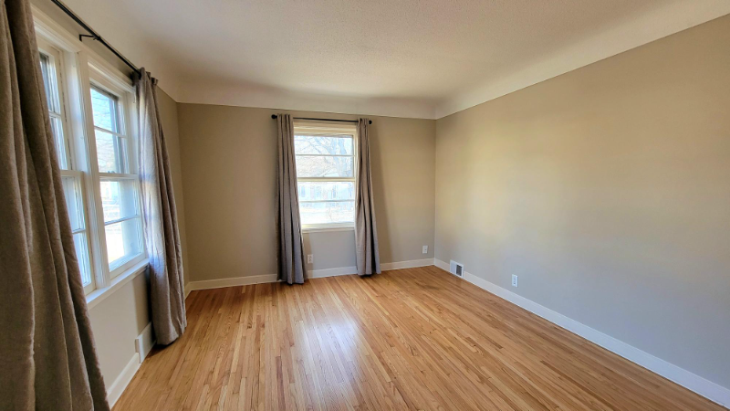 7701 Division St - Photo 3 of 13