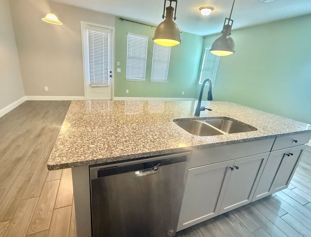 15530 Honeybell Dr - Photo 5 of 36