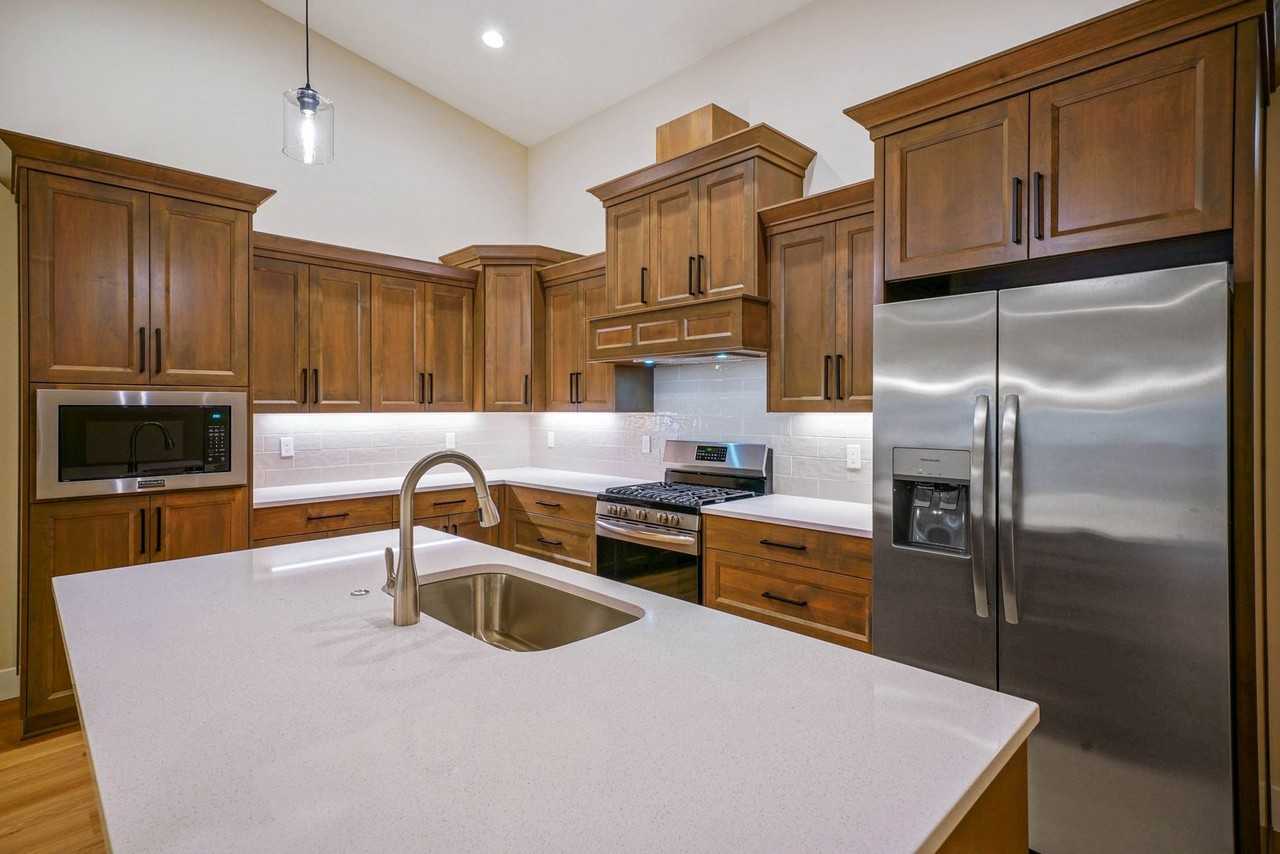 6755 Devon Ave Se - Photo 4 of 50