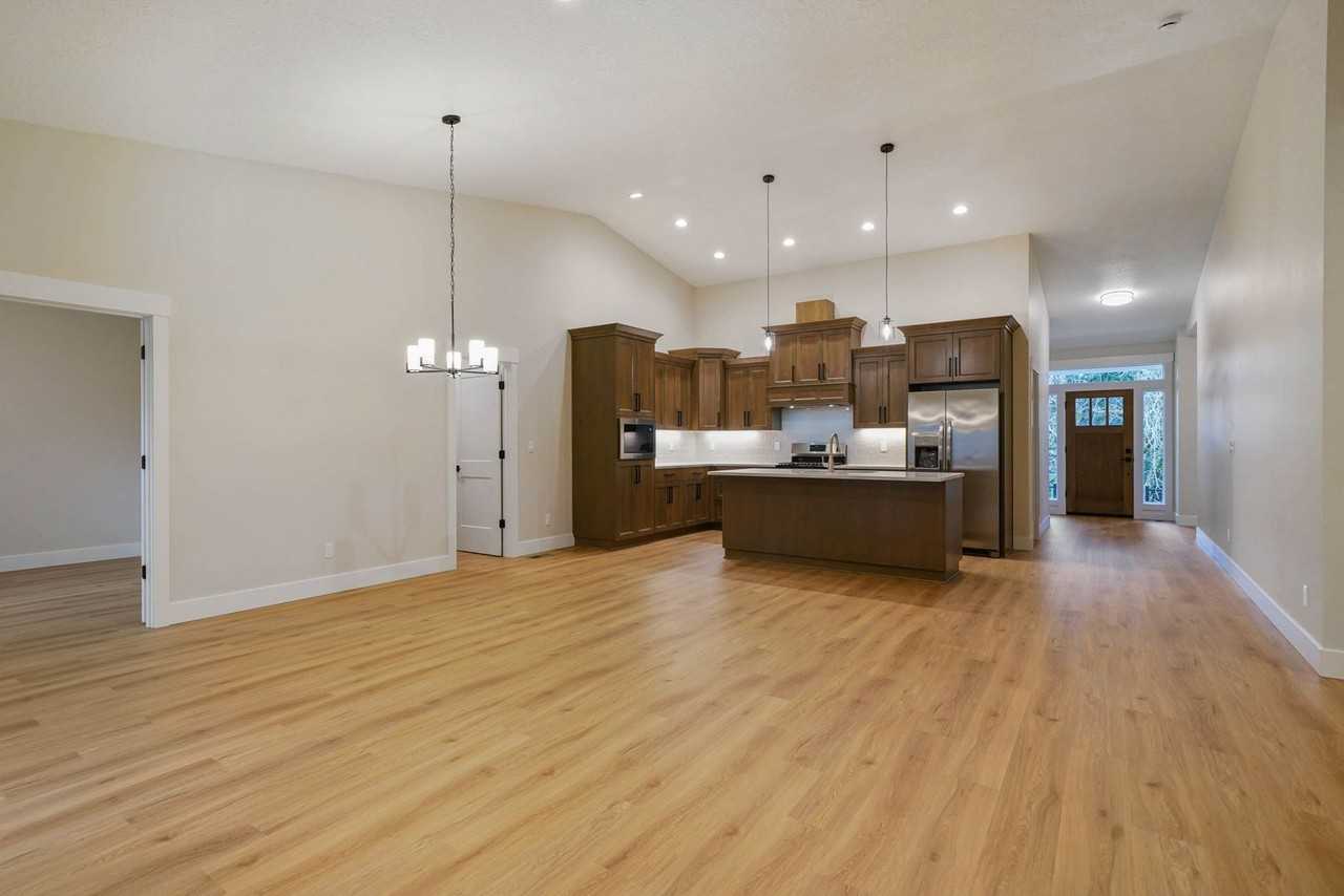 6755 Devon Ave Se - Photo 5 of 50