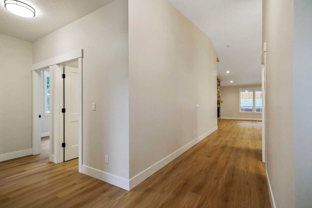 6755 Devon Ave Se - Photo 7 of 50