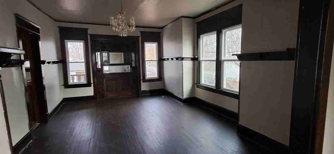 5554 N 37th St - Photo 2 of 5