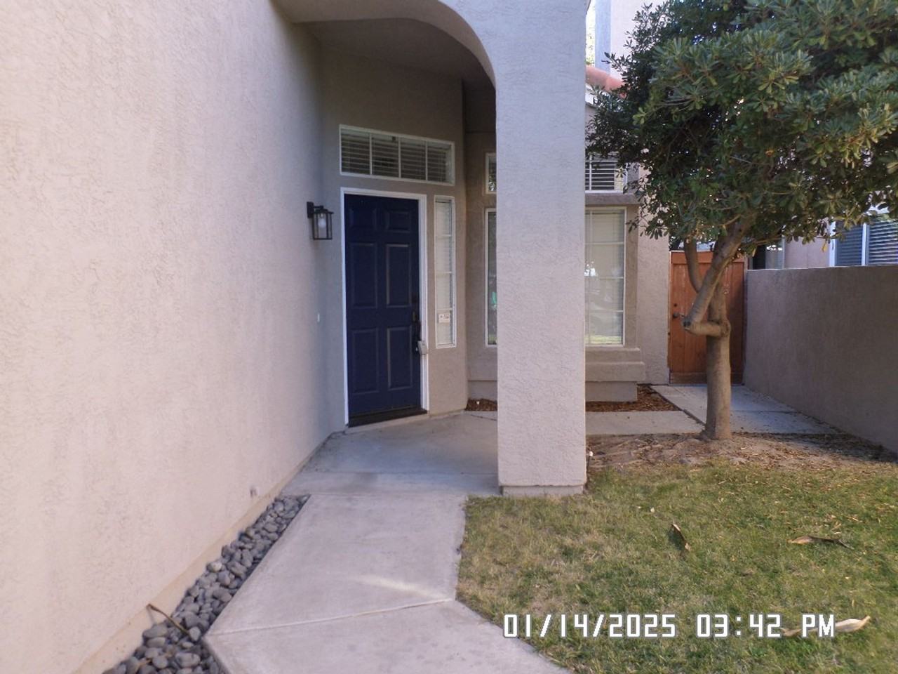 2149 Bluewater Ln - Photo 3 of 21