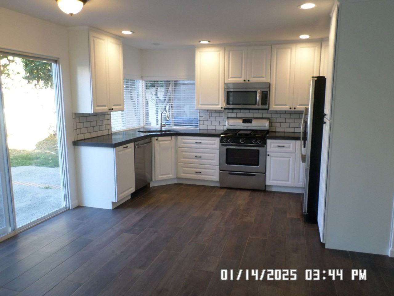 2149 Bluewater Ln - Photo 5 of 21