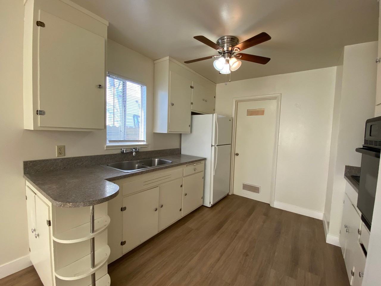 1059 E Monte Vista Ave - Photo 2 of 14