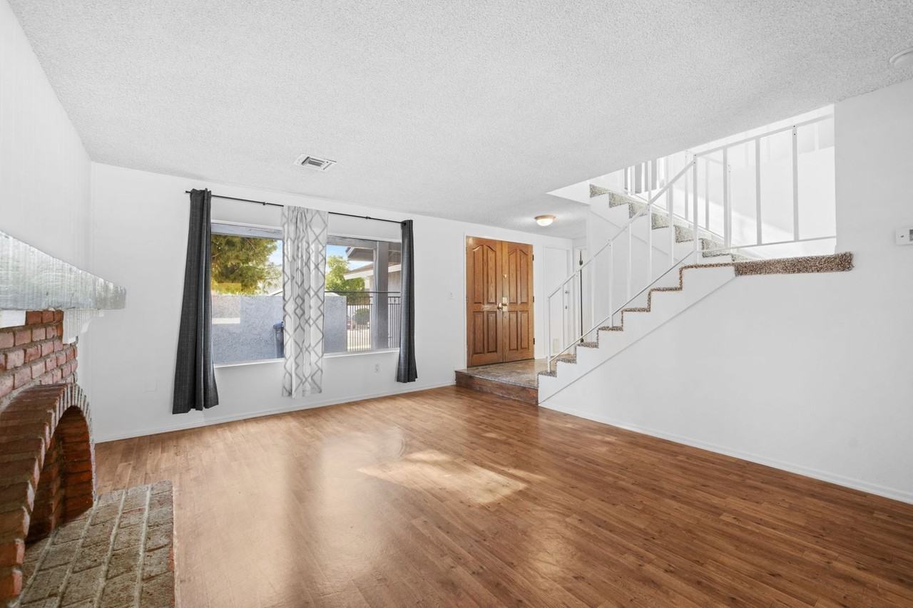 30661 Lakefront Dr - Photo 2 of 20