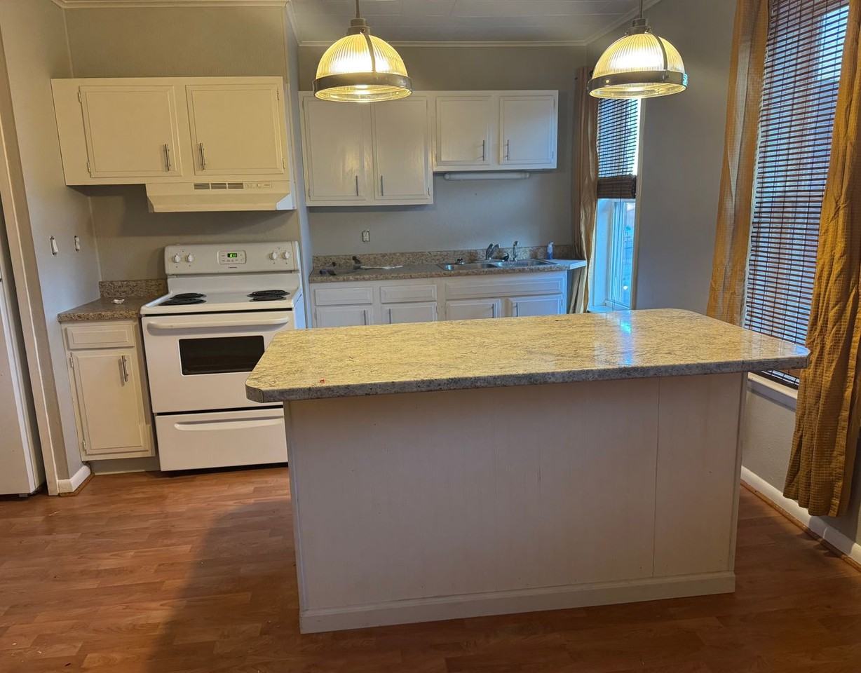 253 W 17th St - Photo 3 of 16