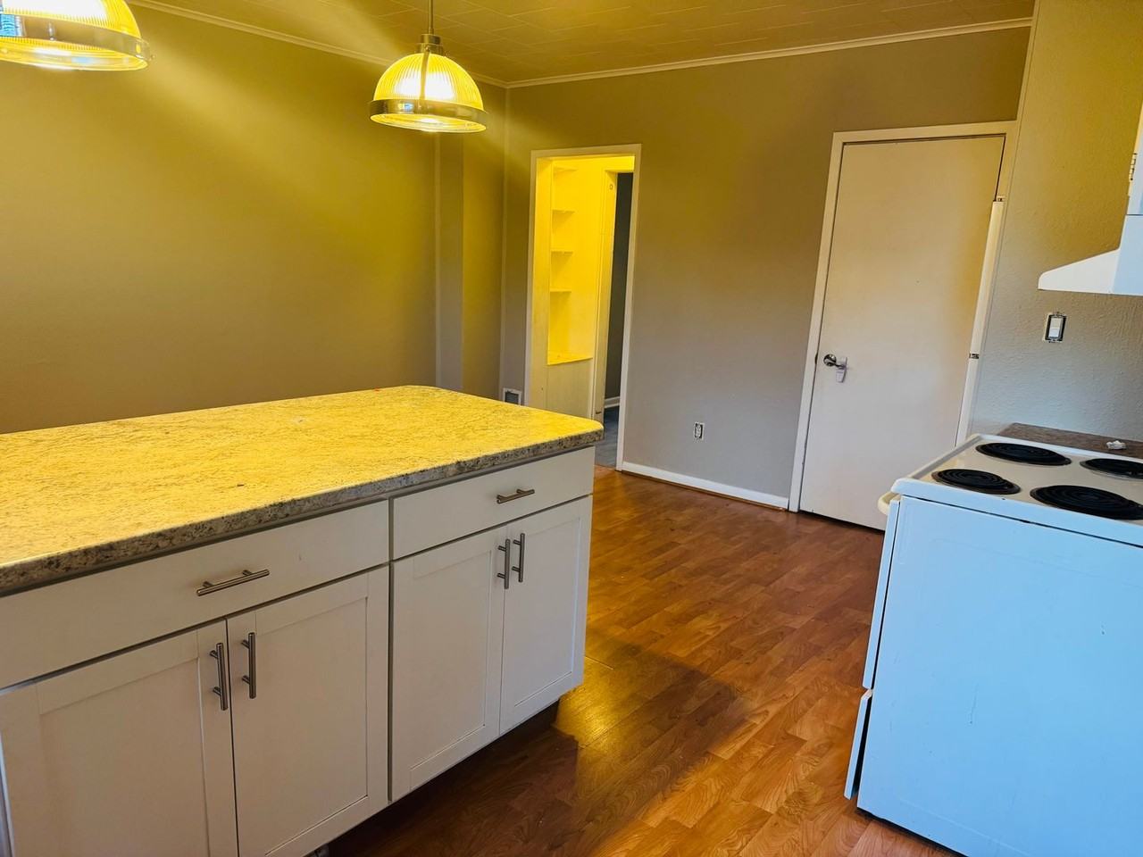 253 W 17th St - Photo 4 of 16