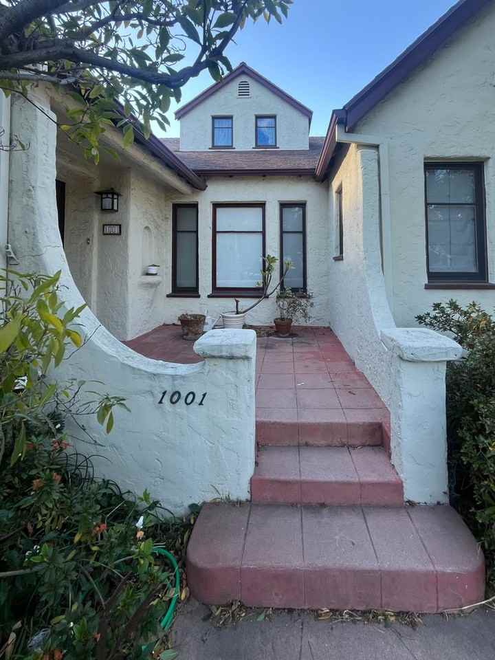 1001 Geneva St - Photo 2 of 44