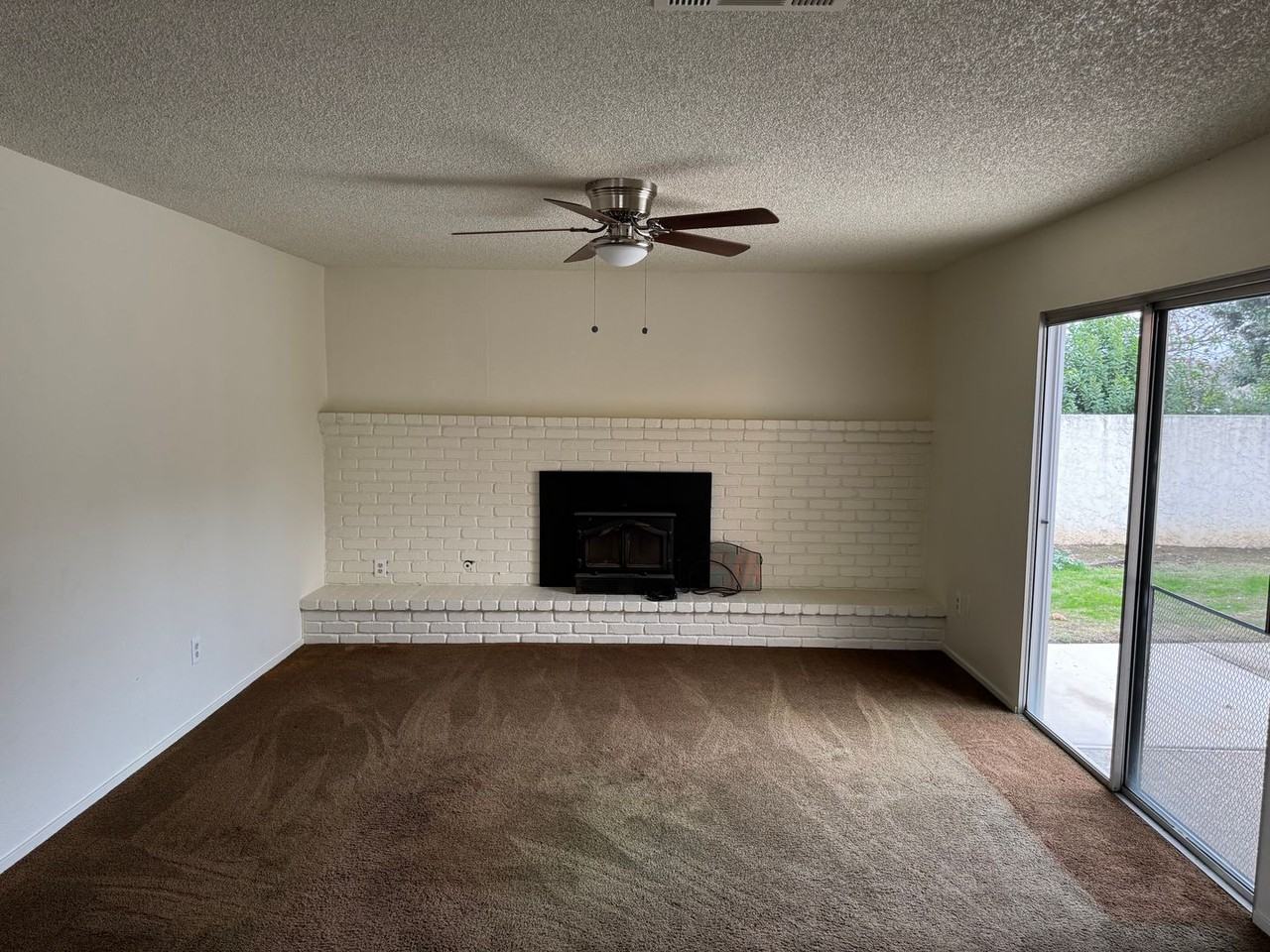 1586 Hawthorne Dr - Photo 4 of 14