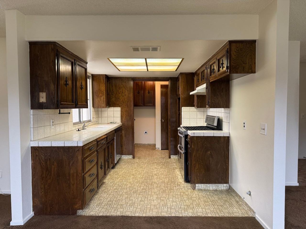 1586 Hawthorne Dr - Photo 5 of 14