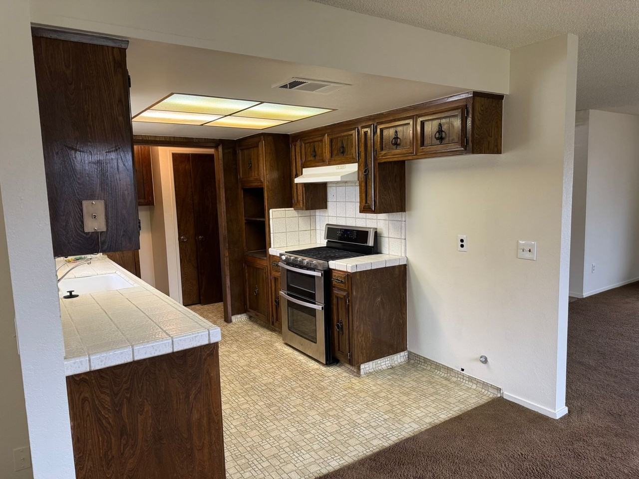 1586 Hawthorne Dr - Photo 7 of 14