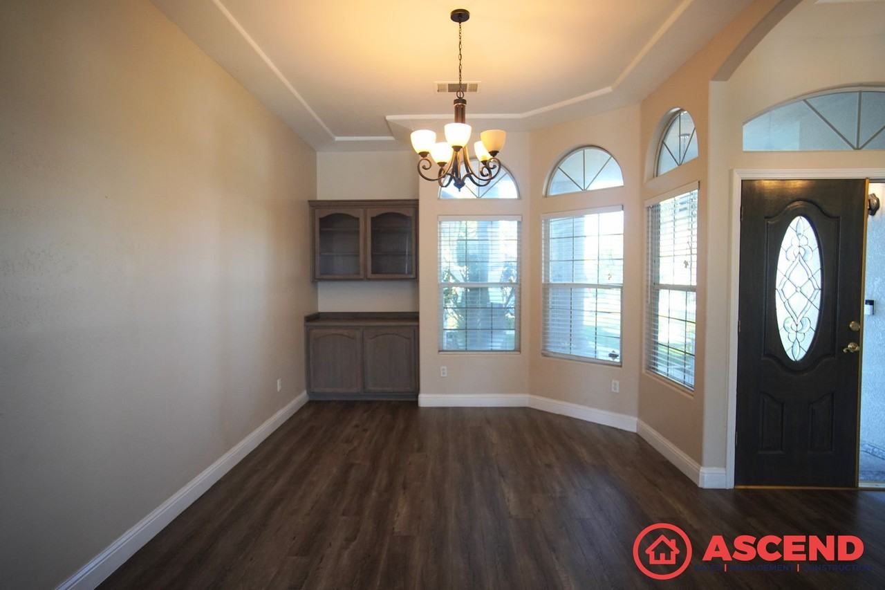 8112 Rockhampton Dr - Photo 3 of 12