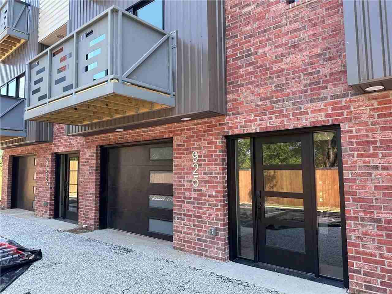 939 Se 10th St - Photo 3 of 30