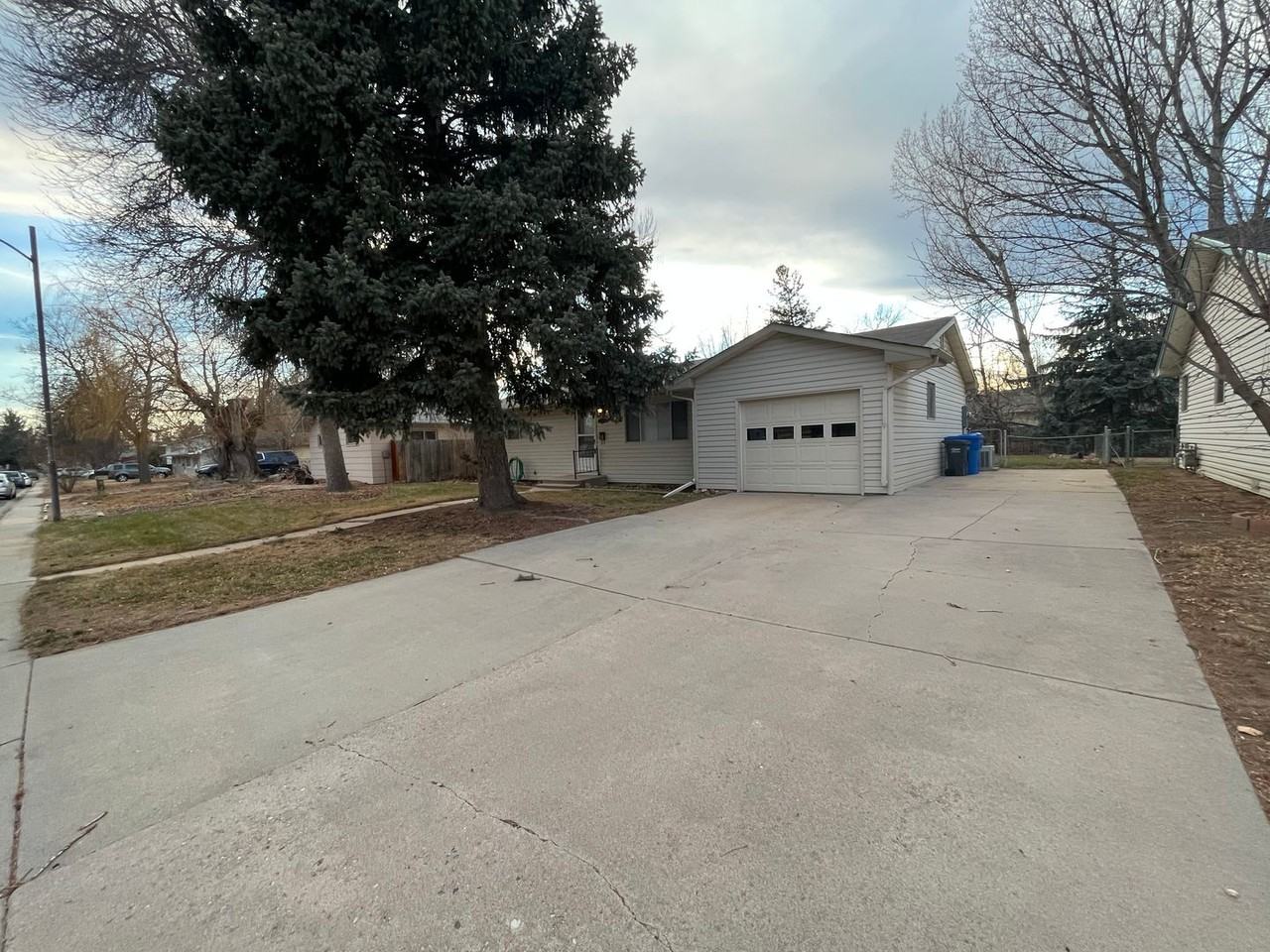 1117 S Bryan Ave - Photo 2 of 20