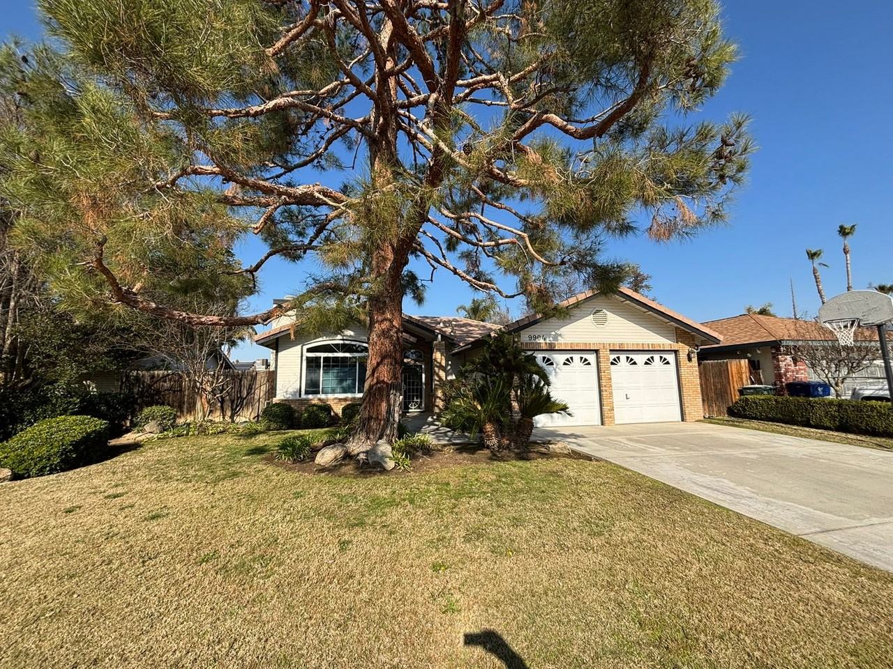 9904 Treetop Ave - Photo 2 of 39