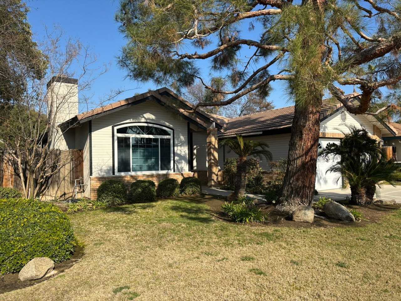 9904 Treetop Ave - Photo 3 of 39