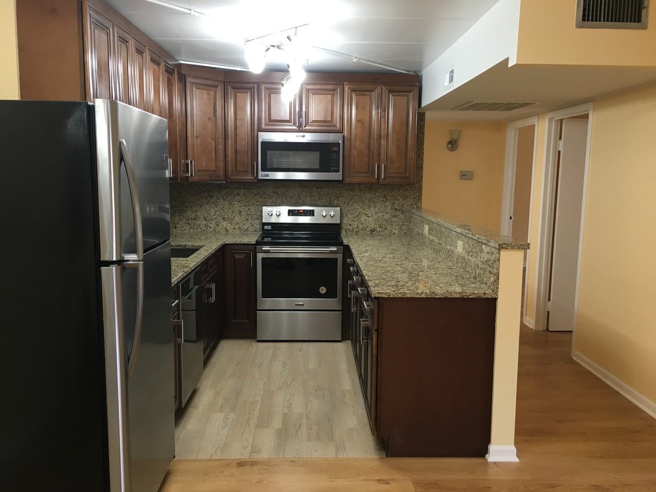 3221 W Parkway Dr #2 - Photo 2 of 18