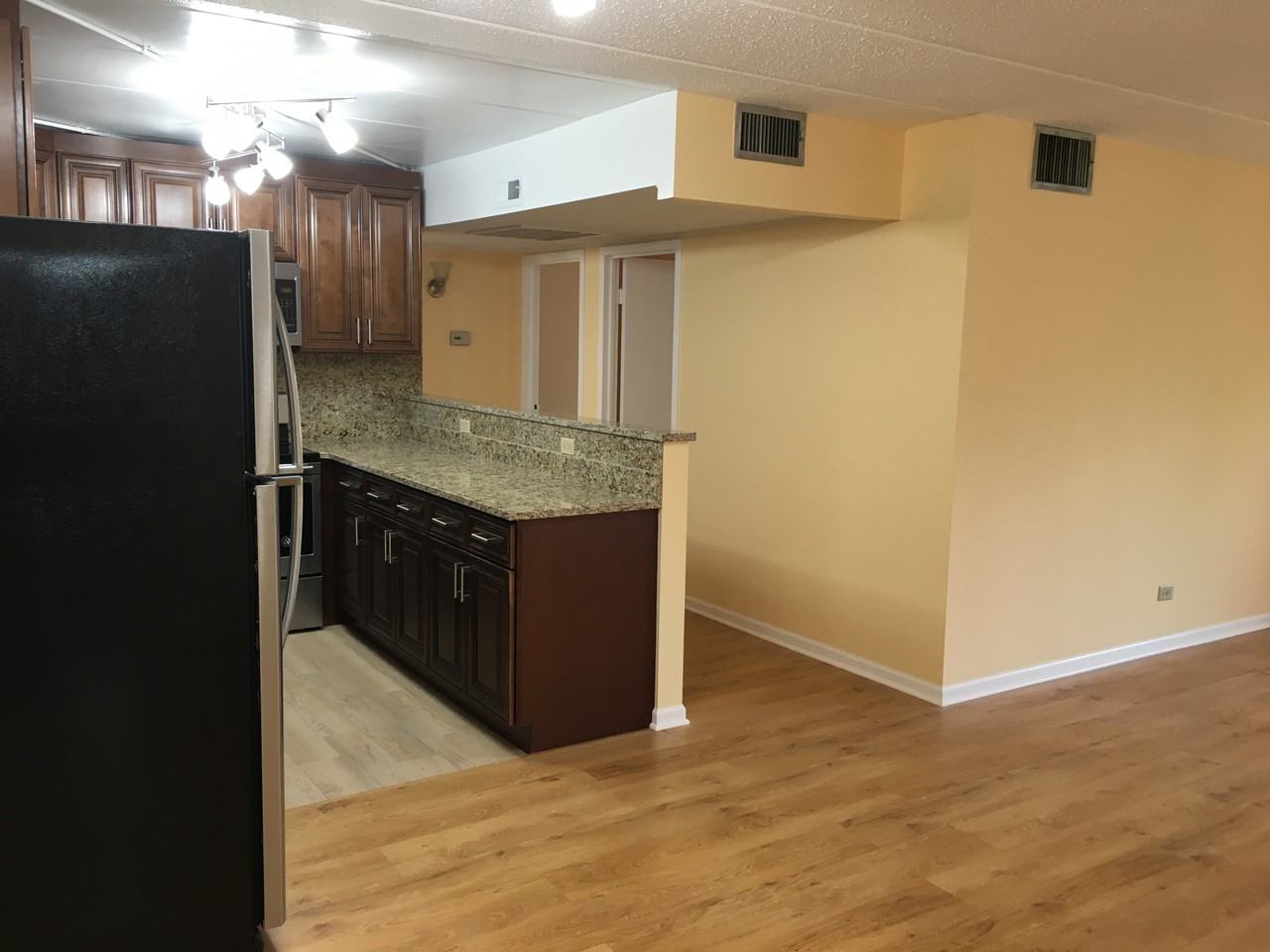 3221 W Parkway Dr #2 - Photo 3 of 18